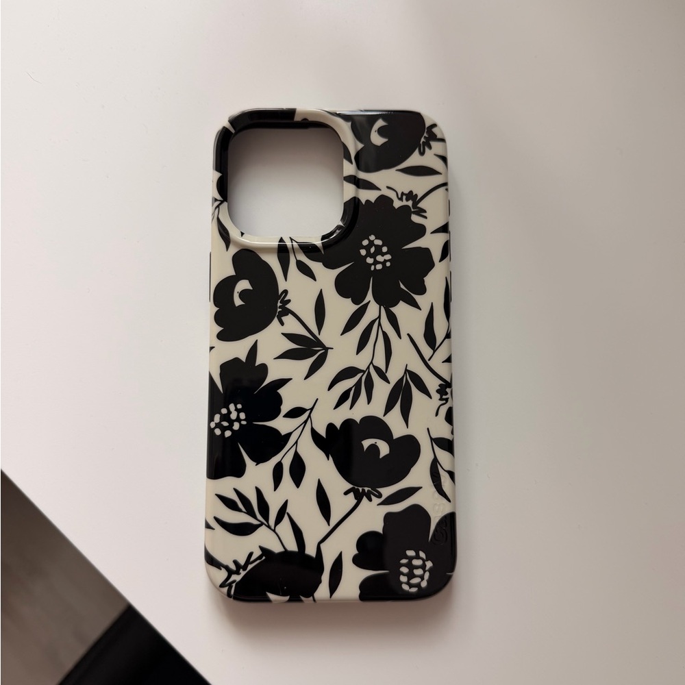 Casely iPhone 15 Pro Max Case Black White Floral MagSafe Protective Cover